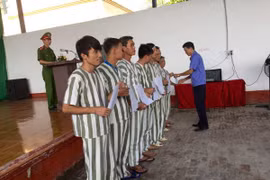 Công bố quyết định giảm thời hạn chấp hành án phạt tù đối với phạm nhân 