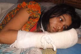 Dã man vụ chồng chặt 5 ngón tay vợ cho... khỏi học nhiều