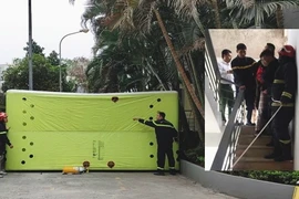 Cảnh sát cứu nạn an toàn bé gái có dấu hiệu bất thường đứng trên ban công tầng 15 chung cư