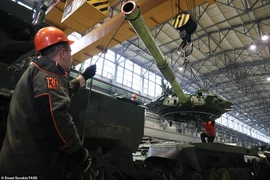 Nhà máy Uralvagonzavod dồn toàn lực sản xuất xe tăng cho quân đội Nga