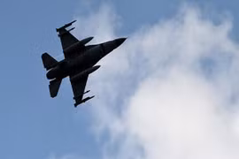 Nhiều máy bay "lạ" oanh kích quân đội Syria ở Lattakia