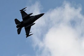 Nhiều máy bay "lạ" oanh kích quân đội Syria ở Lattakia