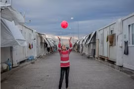 Một em bé Syria mất mạng khi đang xếp hàng nhận viện trợ