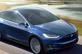 Một luật sư thoát chết nhờ tính năng lái tự động của ô tô