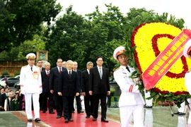 Lãnh đạo Đảng, Nhà nước tưởng niệm các anh hùng liệt sỹ