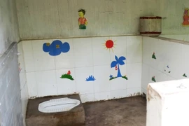 Không thể coi nhà vệ sinh trường học là "công trình phụ"
