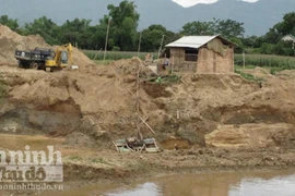 Xem "cát tặc" ngang nhiên "bức tử" dòng Nậm Rốm