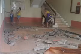 'Hố tử thần' đón lõng, dân chung cư Đồng Tầu sống trong sợ hãi