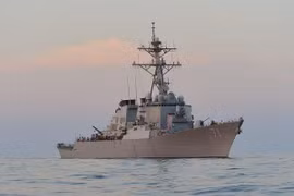 Hải quân Nga báo động, điều máy bay xua đuổi tàu khu trục Mỹ 