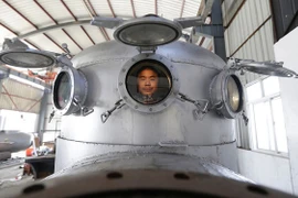 Trực thăng, tàu ngầm, siêu xe phong cách Trung Quốc