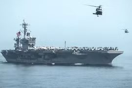 Tàu chiến Mỹ hộ tống tất cả tàu Anh và Mỹ qua eo biển Hormuz