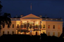 Người Nga "mang" xe tăng đến tận Nhà Trắng cho Tổng thống Obama xem duyệt binh