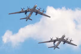 Hai máy bay ném bom Nga xâm nhập gần Alaska, Mỹ không hay biết?