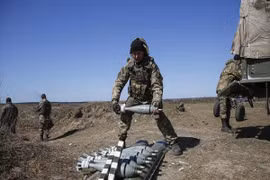 Quân đội Ukraine lập kho chứa hàng nghìn tấn đạn tại Donbass