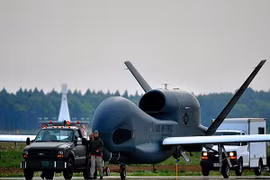 Trung Quốc sẽ bắn hạ UAV Global Hawk của Mỹ giám sát Biển Đông?