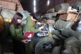 Cảnh sát liên tiếp bắt 2 vụ vận chuyển hàng lậu số lượng lớn