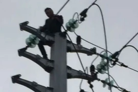 Bị giật điện cao thế, may mắn thoát chết