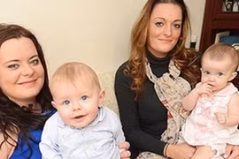 Đôi bạn thân sinh con cùng một ngày