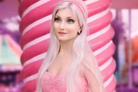 Xinh như búp bê sống dù không phẫu thuật