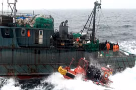 Hải quân Hàn Quốc bắn cảnh cáo tàu tuần tra Trung Quốc