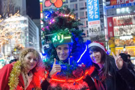 Đóng giả cây thông Noel