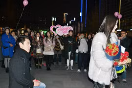 Chê kim cương nhỏ, từ chối lời cầu hôn