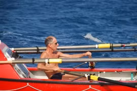 Một mình chèo thuyền vượt Thái Bình Dương