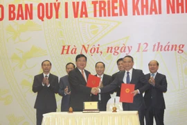 Ông Đinh La Thăng bàn giao nhiệm vụ cho Bộ trưởng Bộ GTVT Trương Quang Nghĩa