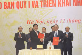 Ông Đinh La Thăng bàn giao nhiệm vụ cho Bộ trưởng Bộ GTVT Trương Quang Nghĩa