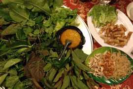 Gỏi lá rừng, muối kiến Gia Lai