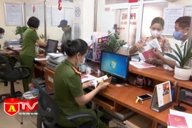 Công an quận Hoàn Kiếm đẩy nhanh tiến độ thu thập dữ liệu dân cư