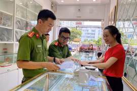 Đánh trúng, đánh mạnh, vô hiệu hóa, làm tan rã các ổ nhóm tội phạm hình sự