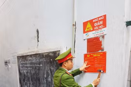 Những chiếc biển báo phòng ngừa tội phạm lừa đảo qua 'mạng' ở khu dân cư