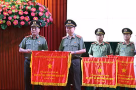 Công an Hà Nội được trao tặng Cờ thi đua năm 2020 của Chính phủ
