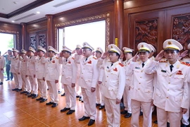  Đoàn Đại biểu Đảng uỷ Công an Trung ương dâng hương tưởng niệm Chủ tịch Hồ Chí Minh