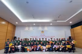 Đoàn công tác tìm kiếm cứu nạn Bộ Công an Việt Nam tại Myanmar đã về đến Sân bay quốc tế Nội Bài