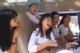 NSƯT Chiều Xuân cùng con gái "bảo vệ nụ cười Việt Nam"