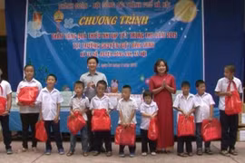 Thăm tặng quà Trung thu trẻ em có hoàn cảnh khó khăn trên địa bàn thành phố