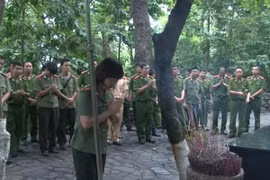 Lớp bồi dưỡng kiến thức lý luận chính trị CATP đi thực tế tại K9, Đá Chông