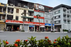 Tuyến phố Lê Trọng Tấn: Hà Nội không áp đặt màu sắc biển hiệu
