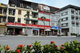 Tuyến phố Lê Trọng Tấn: Hà Nội không áp đặt màu sắc biển hiệu