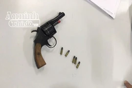 Hà Nội: CSCĐ phát hiện đôi nam nữ mang súng tự chế đi đòi nợ thuê 