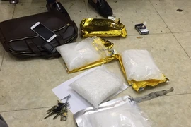 Từ dấu hiệu nghi vấn trong chiếc cặp giả da