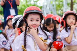 Honda Việt Nam tặng mũ bảo hiểm cho học sinh lớp 1 trên toàn quốc