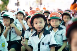 Honda Việt Nam trao tặng 2 triệu mũ bảo hiểm cho học sinh lớp 1 trên toàn quốc