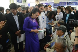 Bị chê phục vụ chưa tốt, bệnh viện thuê người giám sát thái độ nhân viên y tế