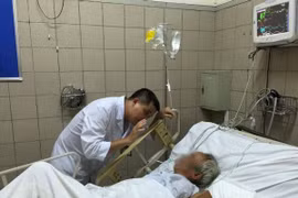 Nhập viện cấp cứu vì dùng cồn y tế để… súc miệng