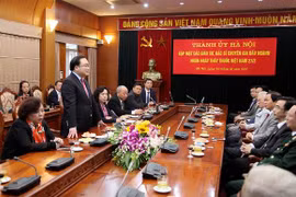 Bí thư Thành ủy Hà Nội: Tạo mọi điều kiện để các y bác sĩ đóng góp cho thành phố