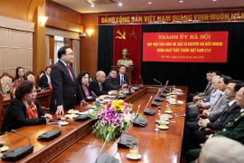 Bí thư Thành ủy Hà Nội: Tạo mọi điều kiện để các y bác sĩ đóng góp cho thành phố