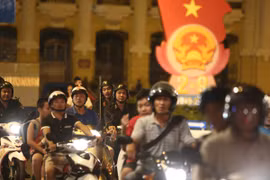 Vui tết Độc Lập trong ánh đèn lung linh